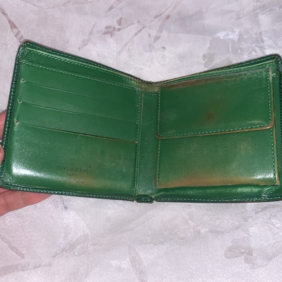 Authentic Louis Vuitton green Epi Leather wallet code # inside wallet - Picture 7 of 12